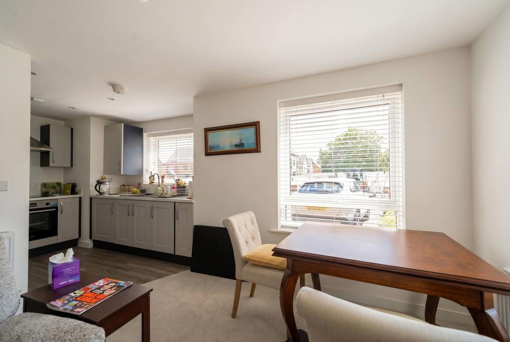 Apartment in Solihull, Shirley - View 4