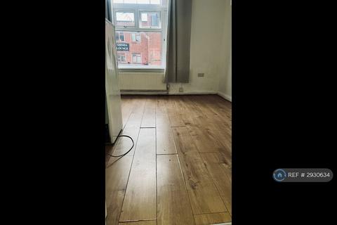 1 bed flat/apartment for rent in Oxford St, High Wycombe, HP11