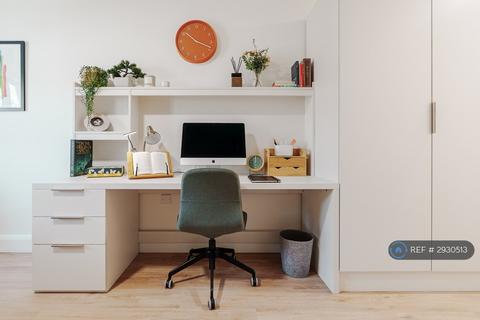 Studio to rent, Neal Drive, Cambridge, CB4