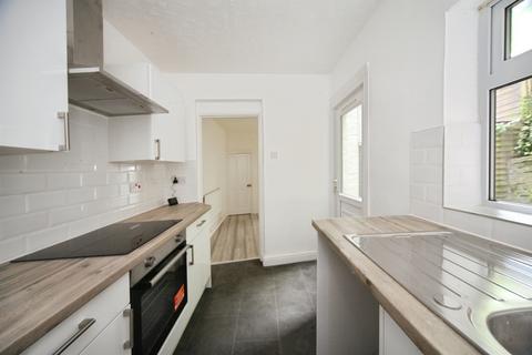 3 bedroom end of terrace house for sale, Hartley Road, Luton