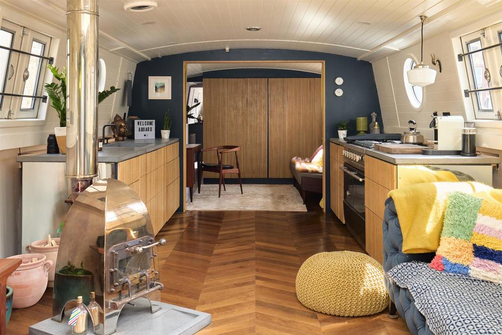 1 bedroom houseboat for sale