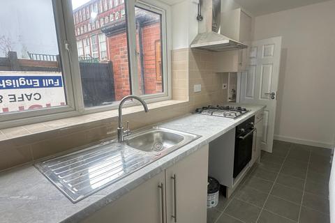 2 bedroom apartment to rent, Queensway