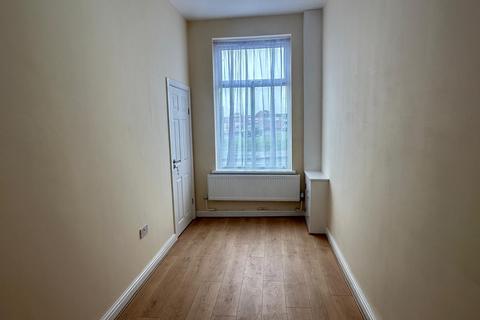 2 bedroom apartment to rent, Queensway