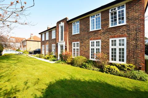 2 bedroom flat to rent, Portsmouth Road, Thames Ditton, KT7