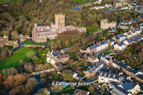 5 bedroom end of terrace house for sale, Catherine Street, St Davids SA62