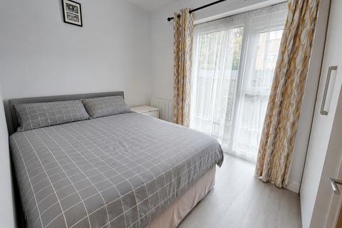 1 bedroom in a house share to rent, Ruislip Road, Northolt, UB5