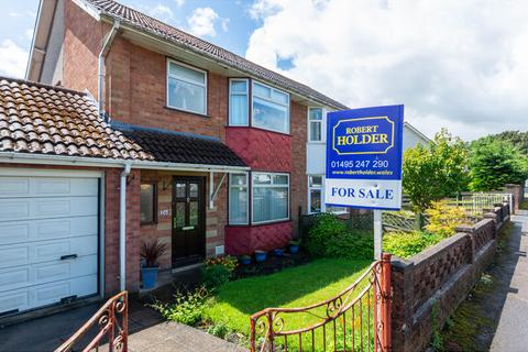 3 bedroom semi-detached house for sale, Meadow Crescent, Scwrfa, Tredegar