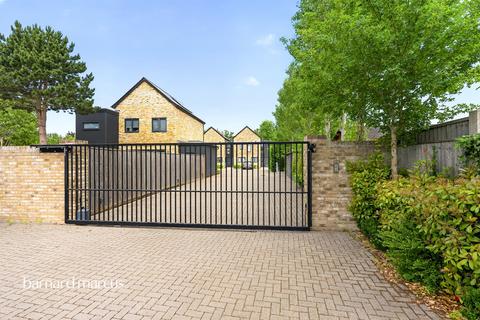 Windsor Gardens, Epsom