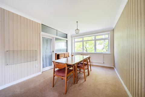 3 bedroom flat for sale, Buckingham Close, Guildford
