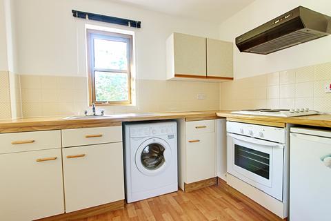 Studio to rent, Waterside, Uxbridge UB8