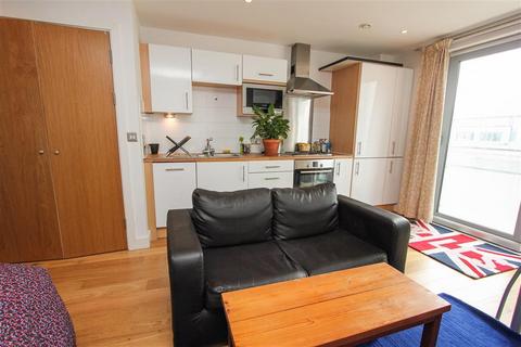 Studio to rent, Bute Terrace, CARDIFF