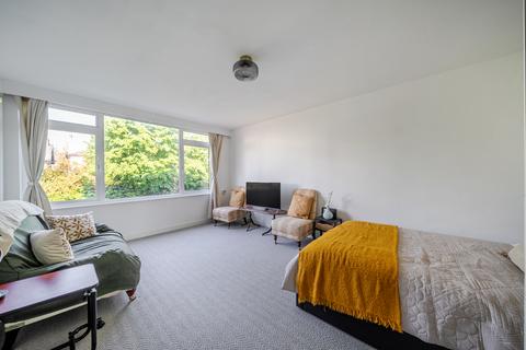 Putney Hill, London, SW15