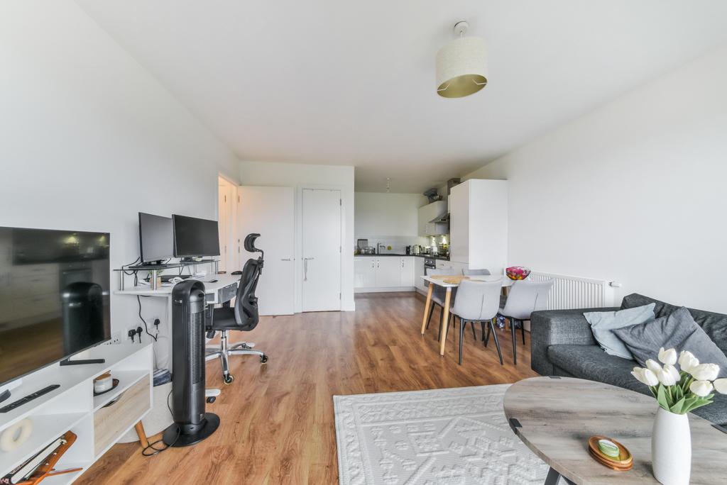 Apartment in Barking - View 3