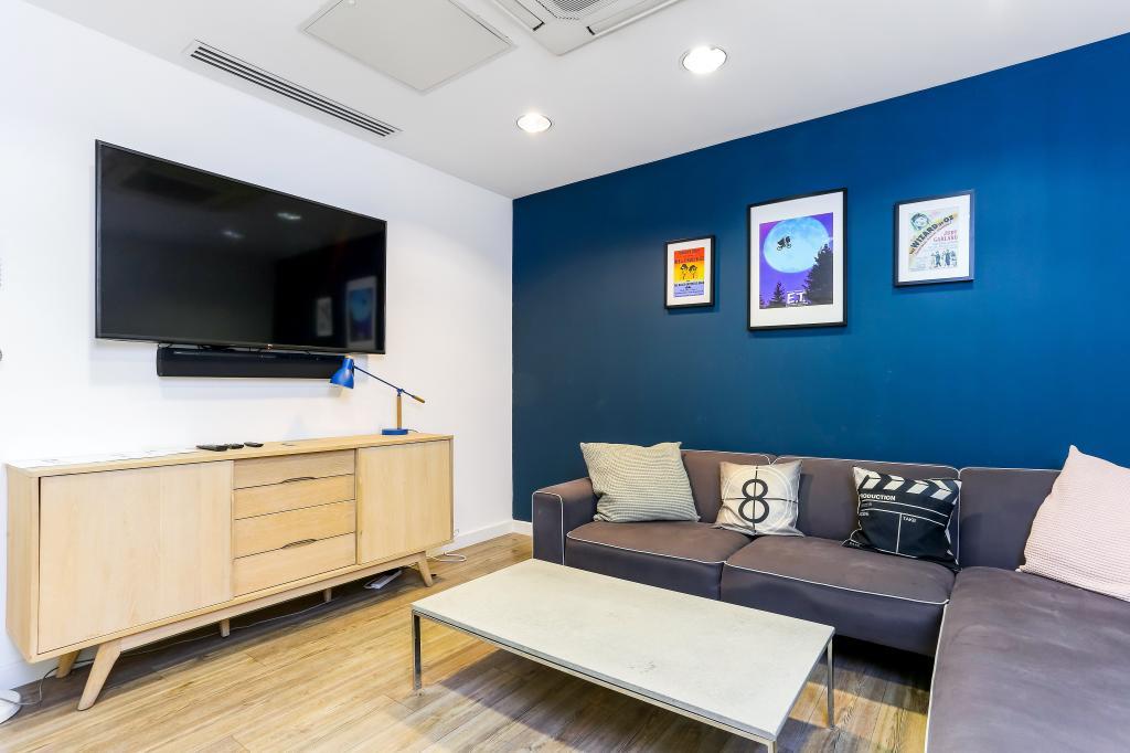Apartment in Barking - More