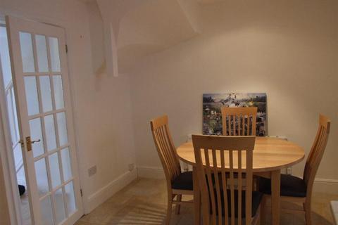 2 bedroom terraced house to rent, The Square, Lymm