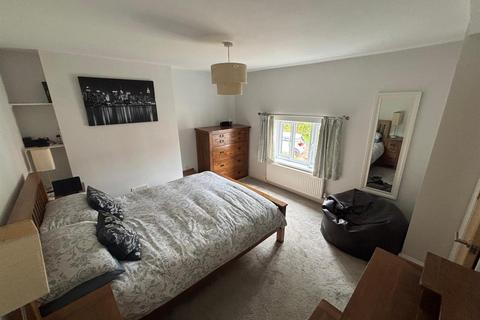 2 bedroom terraced house to rent, The Square, Lymm