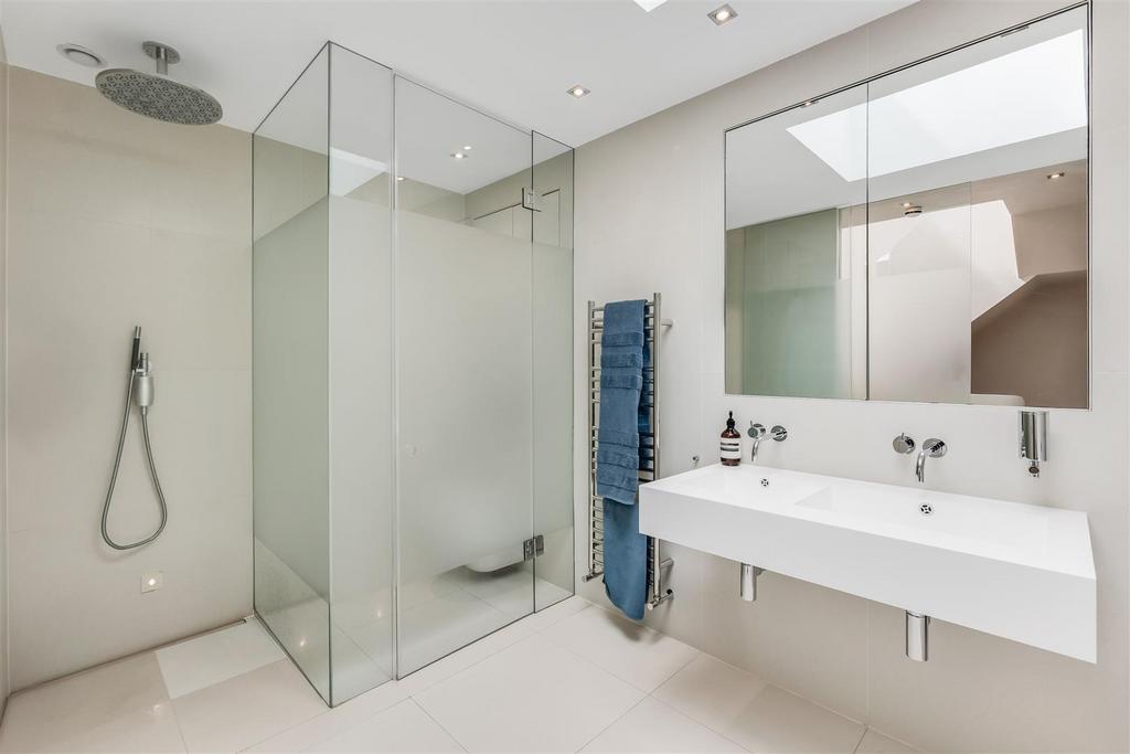En-suite Shower
