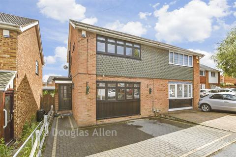 3 bedroom semi-detached house for sale, Oates Road, Romford RM5