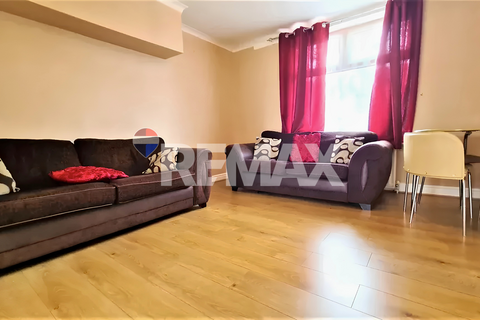 2 bedroom terraced house to rent, Stonard Road, Dagenham RM8