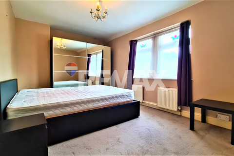 2 bedroom terraced house to rent, Stonard Road, Dagenham RM8