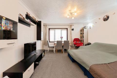 1 bedroom maisonette for sale, Wharf Road, Grays, Essex, RM17