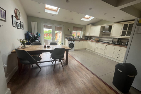 1 bedroom in a house share to rent, Rosebery Road, Hounslow TW3