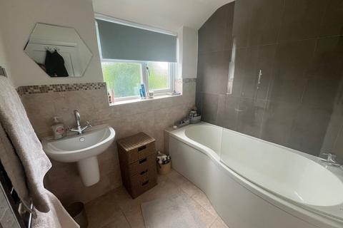 1 bedroom in a house share to rent, Rosebery Road, Hounslow TW3