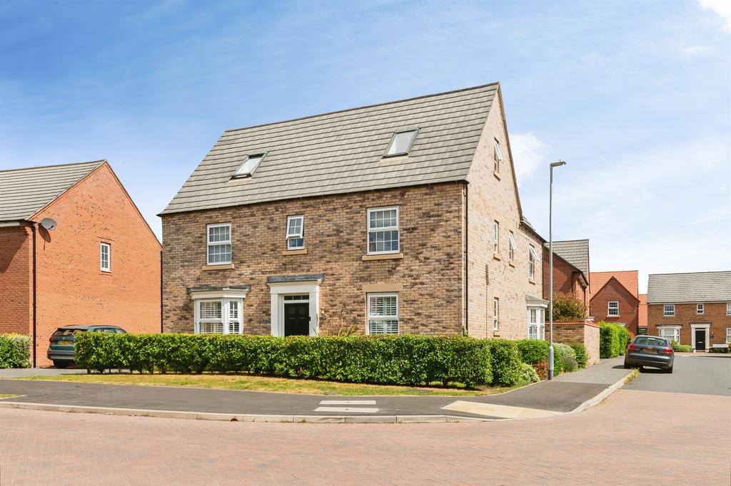 5 bedroom detached house for sale