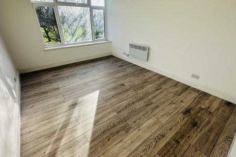 2 bedroom flat to rent, BEAUTIFUL 2 BED FLAT | AVAILABLE NOW  Chigwell Road, Woodford Green IG8