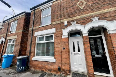 3 bedroom terraced house to rent, Tavistock Street, HULL