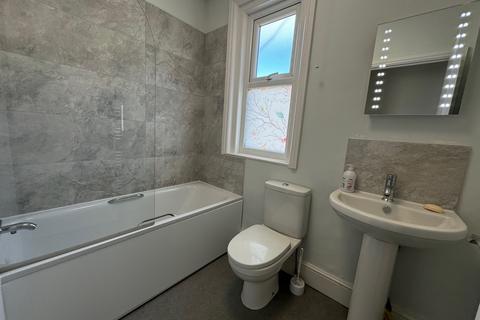 1 bedroom flat to rent, Wimborne Road, BOURNEMOUTH