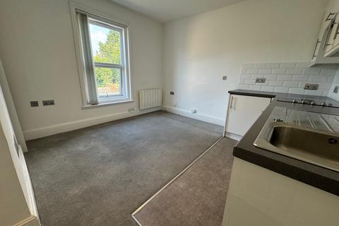 1 bedroom flat to rent, Wimborne Road, BOURNEMOUTH