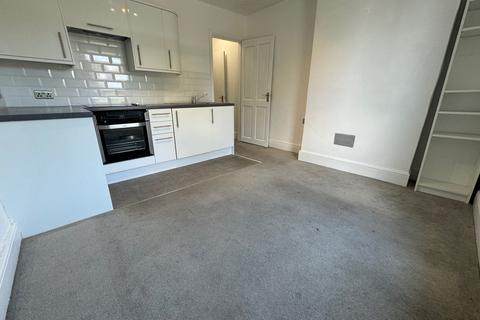 1 bedroom flat to rent, Wimborne Road, BOURNEMOUTH