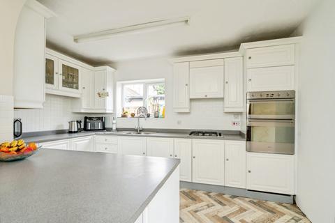 4 bedroom detached house for sale, Tennyson Road, Bognor Regis, West Sussex, PO21