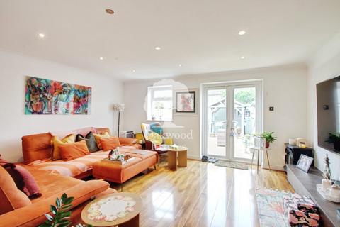 4 bedroom semi-detached house to rent, Langley SL3