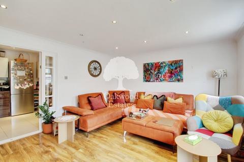 4 bedroom semi-detached house to rent, Langley SL3