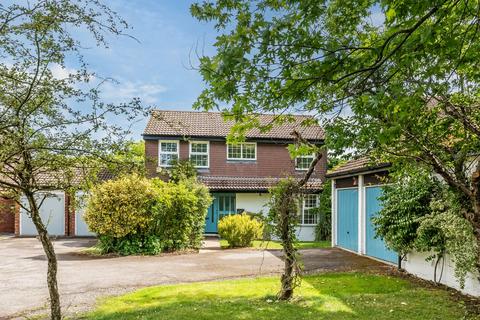 4 bedroom detached house for sale, Weylea Avenue, Surrey GU4