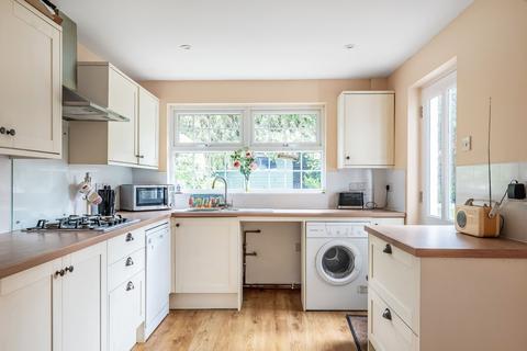 4 bedroom detached house for sale, Weylea Avenue, Surrey GU4