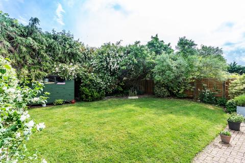 4 bedroom detached house for sale, Weylea Avenue, Surrey GU4