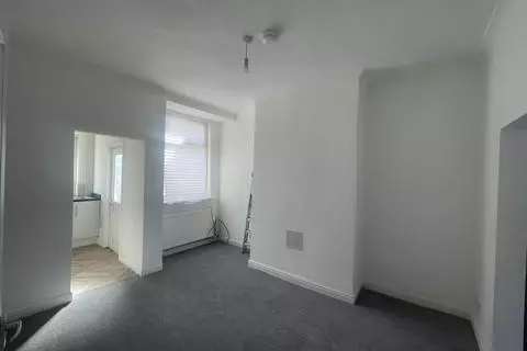 2 bedroom terraced house for sale - View 4
