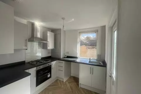2 bedroom terraced house for sale - View 5