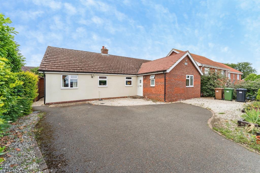 4 bedroom detached bungalow for sale