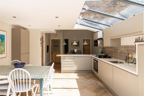 4 bedroom terraced house for sale, Oakhill Road, Reigate