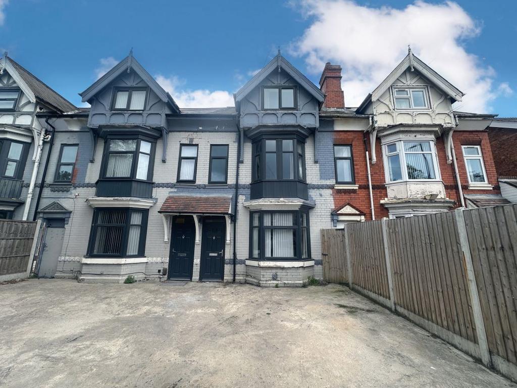 5 bedroom terraced house for sale
