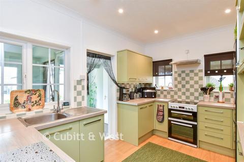 4 bedroom detached bungalow for sale, Hoddern Avenue, Peacehaven, East Sussex