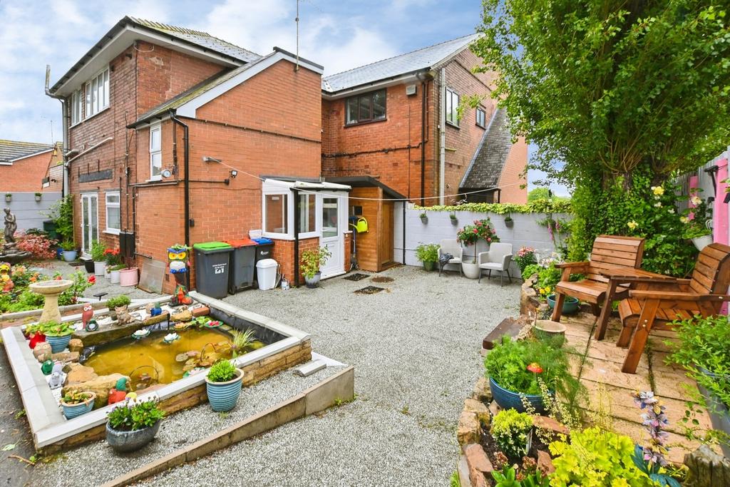 2 bedroom maisonette for sale