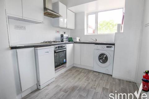 6 bedroom house of multiple occupation to rent, Abbotts Close, Uxbridge , Middlesex