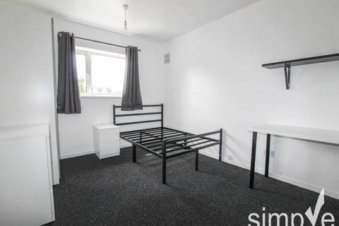 6 bedroom house of multiple occupation to rent, Abbotts Close, Uxbridge , Middlesex