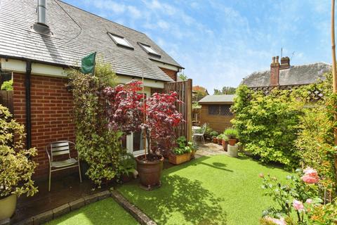 2 bedroom detached house for sale, The Moor, Hawkhurst, Cranbrook, Kent, TN18