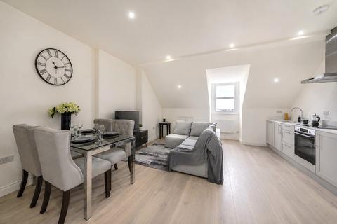3 bedroom flat for sale, Replingham Road, Southfields, London, SW18